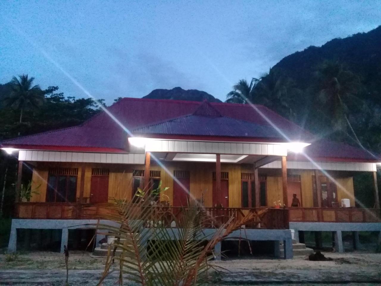 Nusa Nalan Beach Resort Rumah Olat Exterior photo