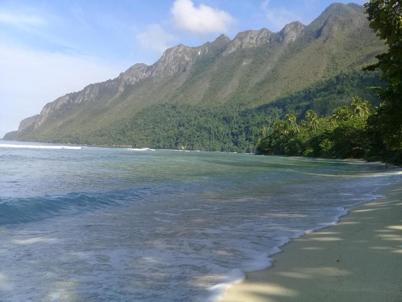 Nusa Nalan Beach Resort Rumah Olat Exterior photo
