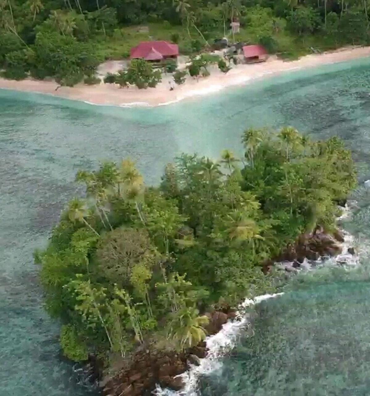 Nusa Nalan Beach Resort Rumah Olat Exterior photo