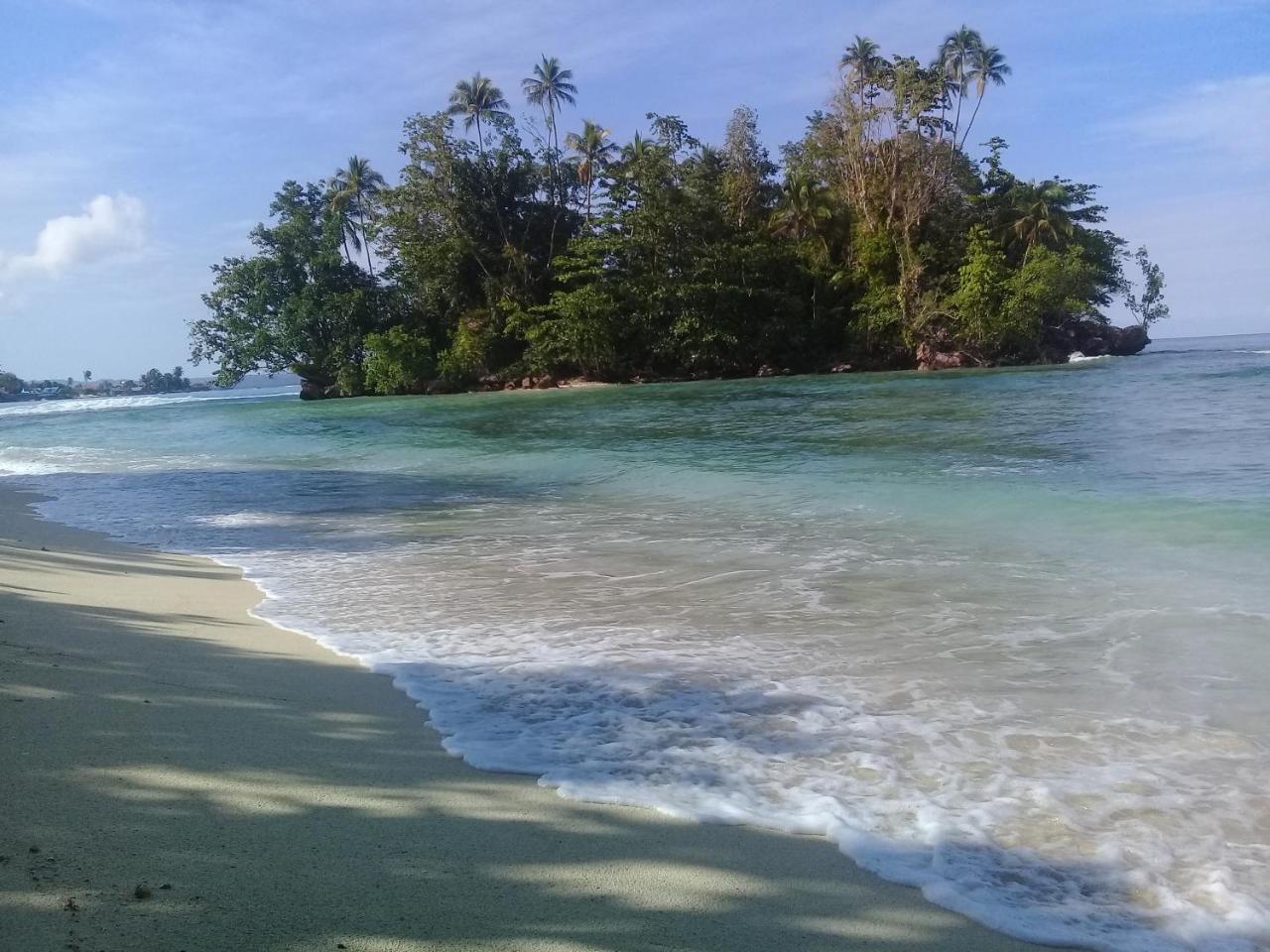 Nusa Nalan Beach Resort Rumah Olat Exterior photo